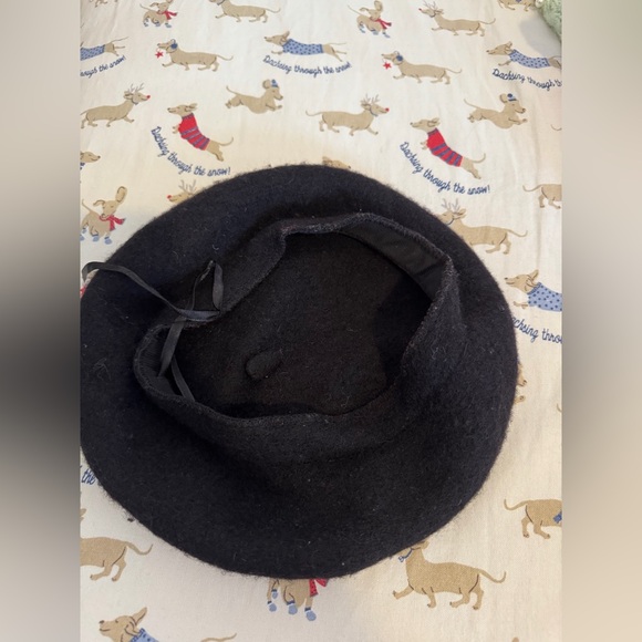 Classic Black Beret - Picture 2 of 2